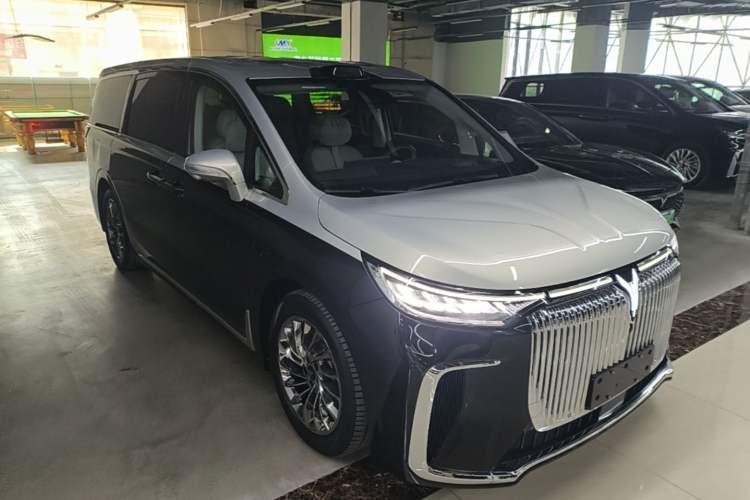 Used VOYAH Dream 2025 EV Four-Wheel-Drive Flagship Qiankun Version Front Right 45 Deg
