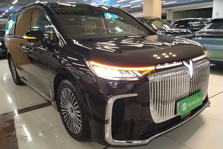 Used VOYAH Dream 2025 PHEV Four-Wheel Drive Prestige Kunpeng Edition Front Right 45 Deg