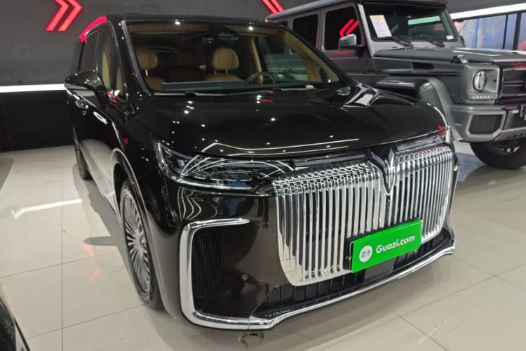 Used VOYAH Dream 2025 PHEV Four-Wheel Drive Prestige Kunpeng Edition Front Right 45 Deg