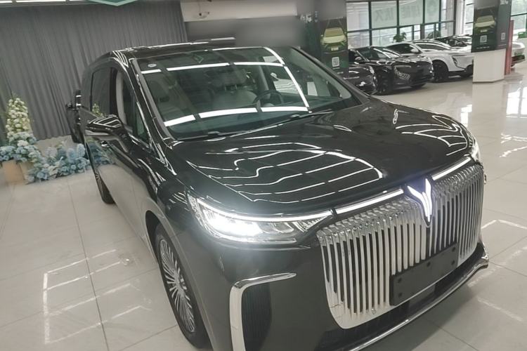 Used VOYAH Dream 2025 PHEV Four-Wheel Drive Prestige Kunpeng Edition Front Right 45 Deg