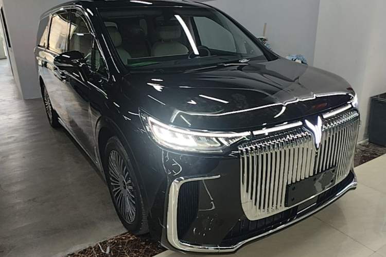 Used VOYAH Dream 2025 PHEV Four-Wheel Drive Prestige Kunpeng Edition Front Right 45 Deg