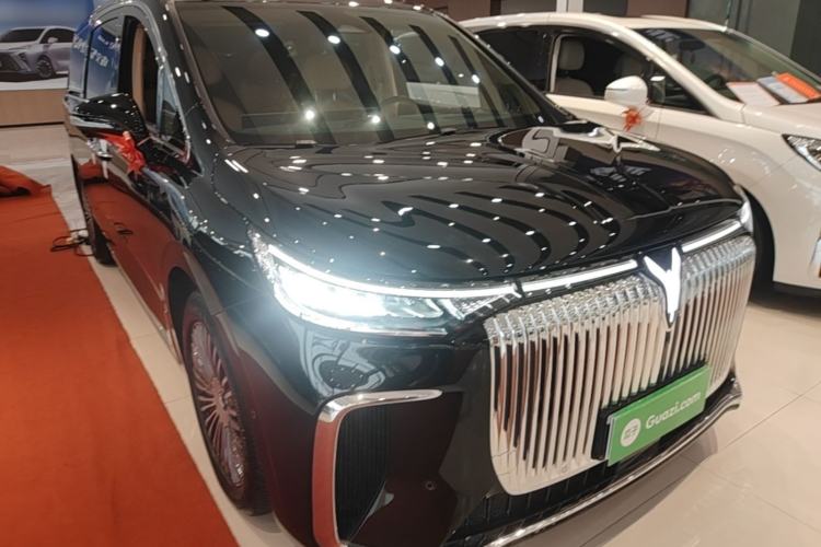 Used VOYAH Dream 2025 PHEV Four-Wheel Drive Prestige Kunpeng Edition Front Right 45 Deg