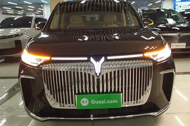 Used VOYAH Dream 2025 PHEV Four-Wheel Drive Prestige Kunpeng Edition Front