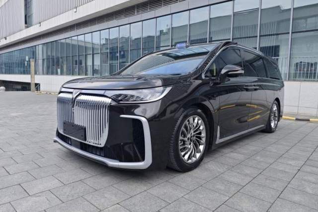 Ojetý VOYAH Dream 2025 PHEV Four-Wheel-Drive Flagship Version – Qiankun Edition