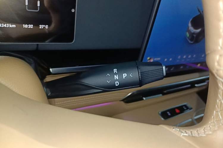 Used VOYAH Dream 2025 PHEV Four-Wheel-Drive Flagship Kunpeng Edition Gear Lever