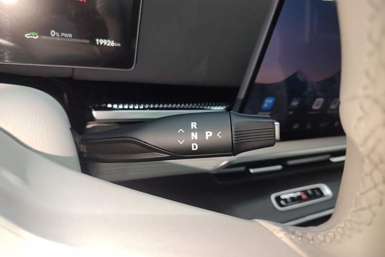 Used VOYAH Dream 2025 PHEV Four-Wheel Drive Prestige Qiankun Edition Gear Lever