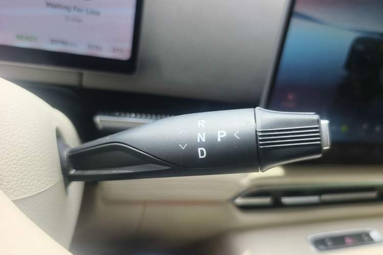 Used VOYAH Dream 2025 PHEV Four-Wheel Drive Prestige Kunpeng Edition Gear Lever