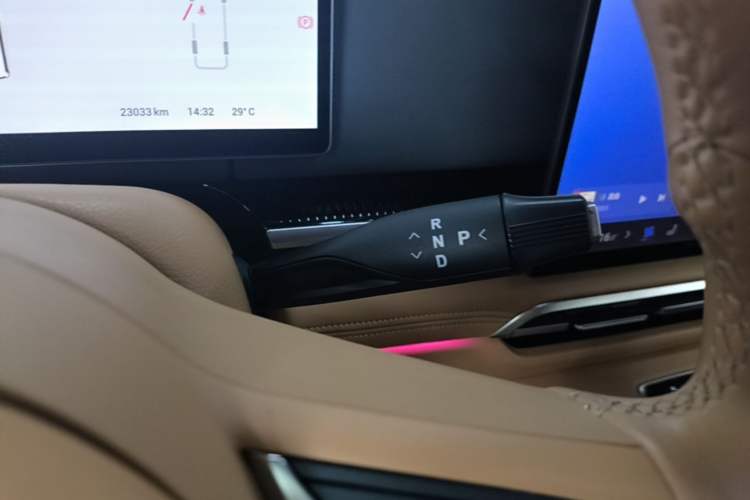 Used VOYAH Dream 2025 PHEV Four-Wheel-Drive Flagship Kunpeng Edition Gear Lever