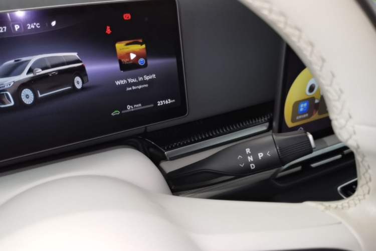Used VOYAH Dream 2025 PHEV Four-Wheel-Drive Flagship Version – Qiankun Edition Gear Lever