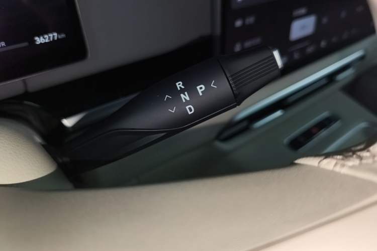 Used VOYAH Dream 2025 PHEV Four-Wheel Drive Excellence Qiankun Edition Gear Lever