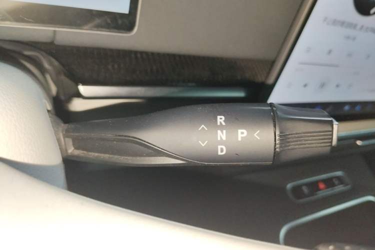 Used VOYAH Dream 2025 PHEV Four-Wheel Drive Prestige Kunpeng Edition Gear Lever
