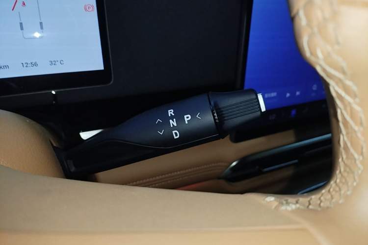 Used VOYAH Dream 2025 PHEV Four-Wheel-Drive Flagship Kunpeng Edition Gear Lever