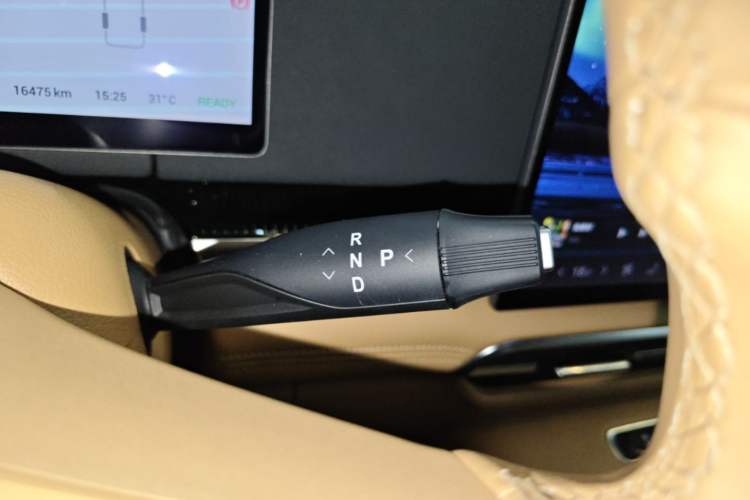 Used VOYAH Dream 2025 PHEV Four-Wheel-Drive Flagship Kunpeng Edition Gear Lever