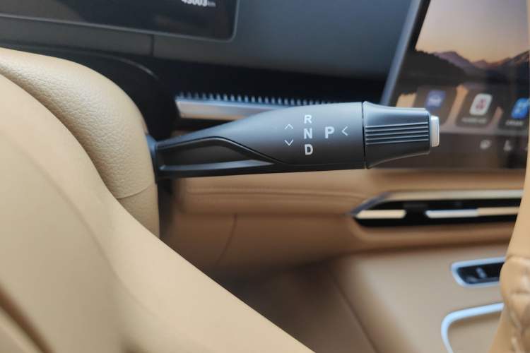 Used VOYAH Dream 2025 PHEV Four-Wheel-Drive Flagship Version – Qiankun Edition Gear Lever