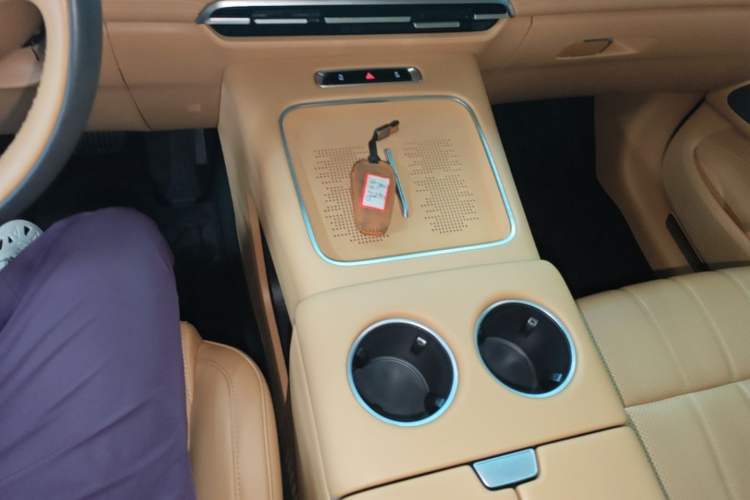 Used VOYAH Dream 2025 PHEV Four-Wheel-Drive Flagship Version – Qiankun Edition Gear Lever