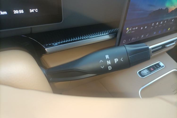 Used VOYAH Dream 2025 PHEV Four-Wheel Drive Excellence Kunpeng Edition Gear Lever
