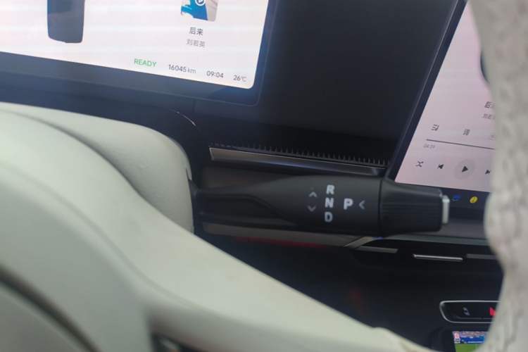 Used VOYAH Dream 2025 PHEV Four-Wheel Drive Prestige Kunpeng Edition Gear Lever