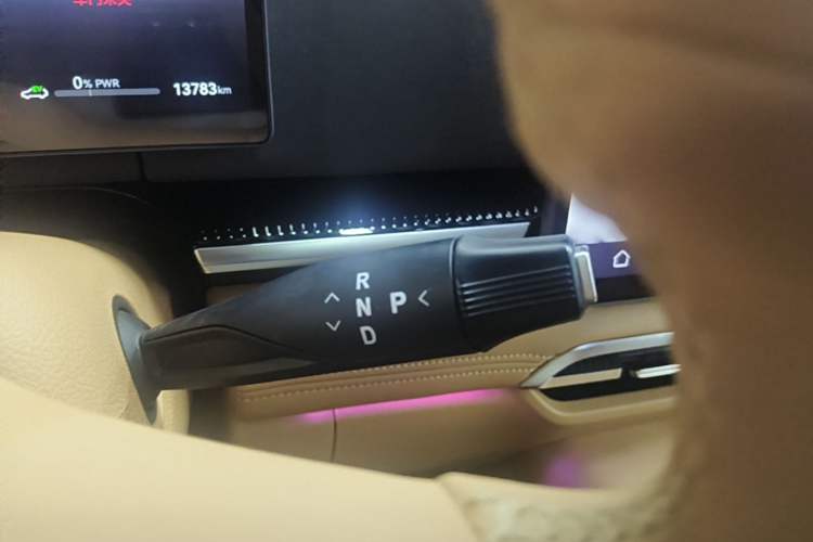 Used VOYAH Dream 2025 PHEV Four-Wheel Drive Prestige Qiankun Edition Gear Lever