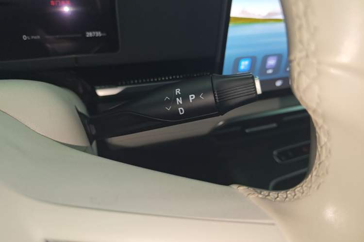 Used VOYAH Dream 2025 EV Four-Wheel-Drive Flagship Qiankun Version Gear Lever