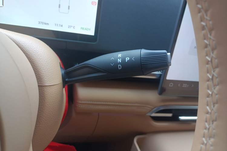 Used VOYAH Dream 2025 PHEV Four-Wheel Drive Prestige Kunpeng Edition Gear Lever