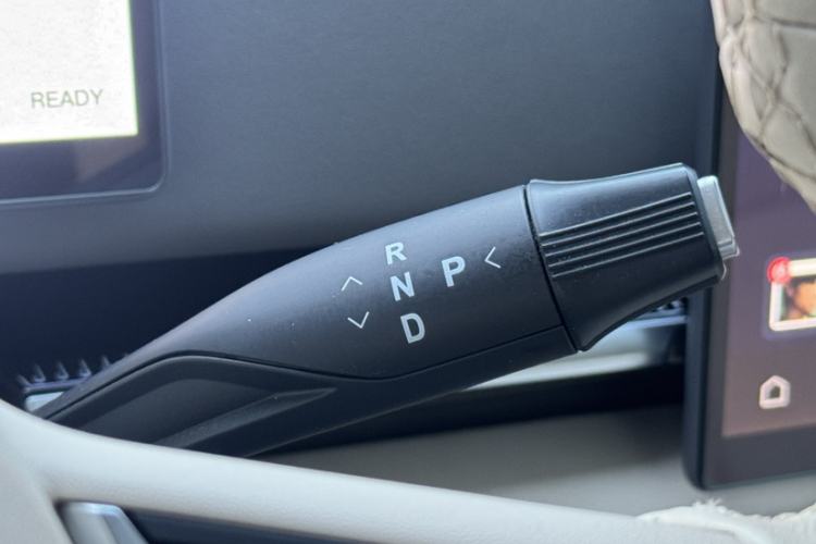 Used VOYAH Dream 2025 PHEV Four-Wheel Drive Prestige Kunpeng Edition Gear Lever