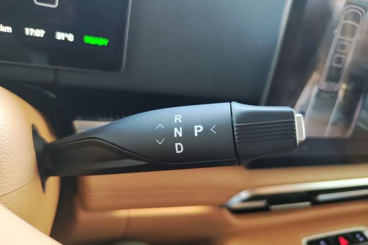 Used VOYAH Dream 2025 PHEV Four-Wheel-Drive Flagship Kunpeng Edition Gear Lever