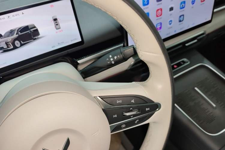 Used VOYAH Dream 2025 PHEV Four-Wheel-Drive Flagship Version – Qiankun Edition Gear Lever