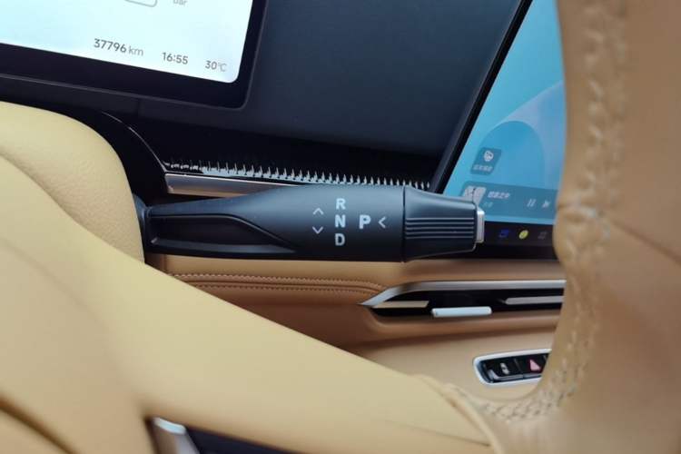 Used VOYAH Dream 2025 PHEV Four-Wheel-Drive Flagship Kunpeng Edition Gear Lever