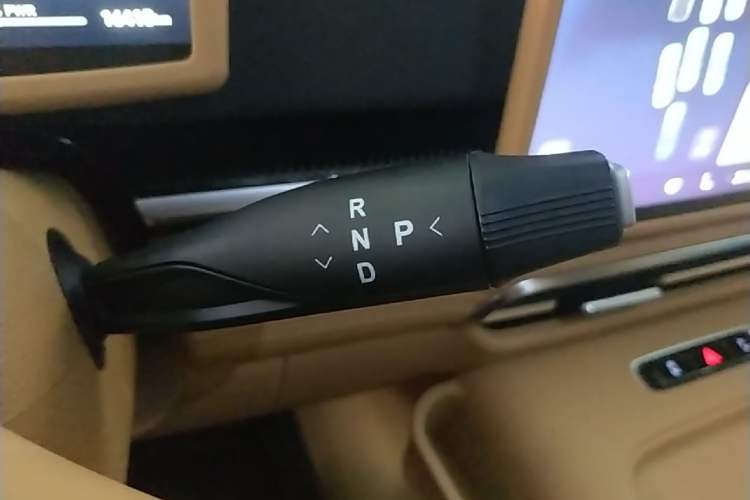Used VOYAH Dream 2025 PHEV Four-Wheel-Drive Flagship Version – Qiankun Edition Gear Lever
