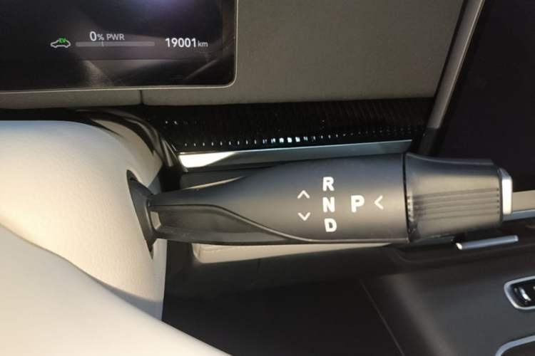 Used VOYAH Dream 2025 PHEV Four-Wheel-Drive Flagship Version – Qiankun Edition Gear Lever