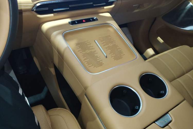 Used VOYAH Dream 2025 PHEV Four-Wheel-Drive Flagship Kunpeng Edition Gear Lever