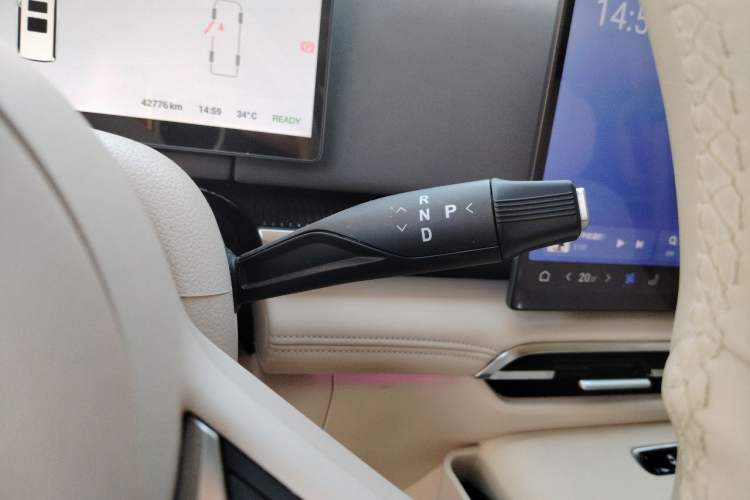 Used VOYAH Dream 2025 PHEV Four-Wheel Drive Prestige Kunpeng Edition Gear Lever