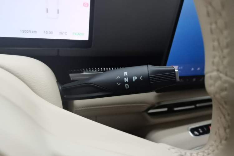 Used VOYAH Dream 2025 PHEV Four-Wheel-Drive Flagship Kunpeng Edition Gear Lever