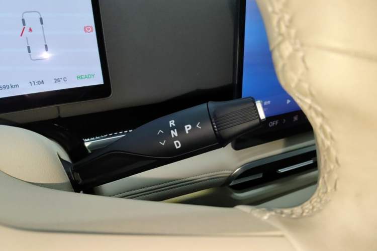 Used VOYAH Dream 2025 PHEV Four-Wheel-Drive Flagship Kunpeng Edition Gear Lever