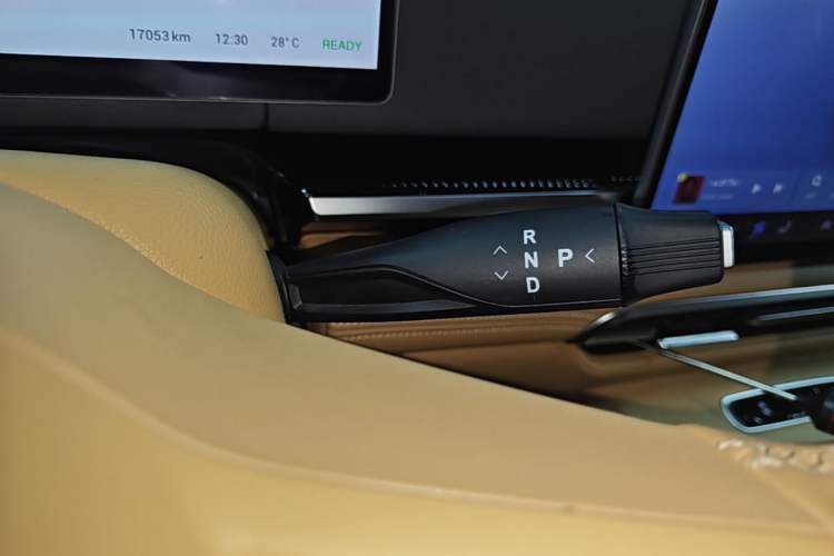 Used VOYAH Dream 2025 PHEV Four-Wheel-Drive Flagship Kunpeng Edition Gear Lever