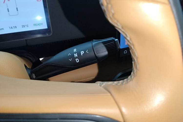 Used VOYAH Dream 2025 PHEV Four-Wheel-Drive Flagship Kunpeng Edition Gear Lever