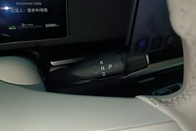 Used VOYAH Dream 2025 PHEV Four-Wheel-Drive Flagship Version – Qiankun Edition Gear Lever