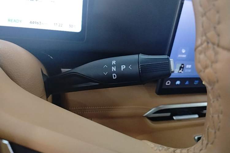 Used VOYAH Dream 2025 PHEV Four-Wheel-Drive Flagship Kunpeng Edition Gear Lever