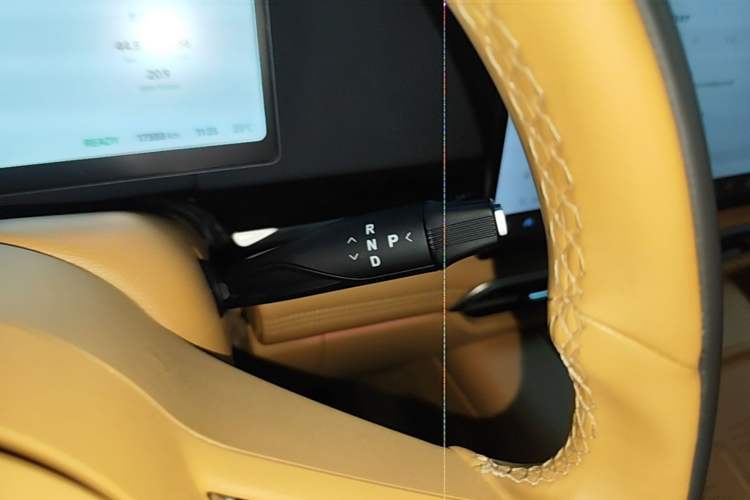 Used VOYAH Dream 2025 PHEV Four-Wheel Drive Prestige Kunpeng Edition Gear Lever