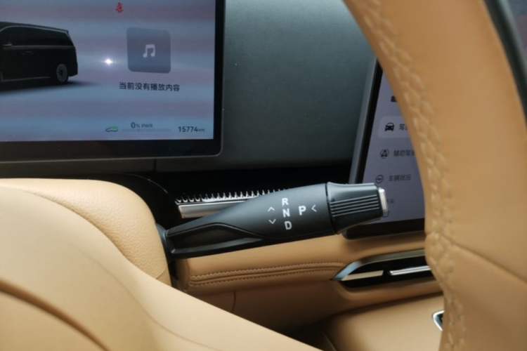 Used VOYAH Dream 2025 PHEV Four-Wheel Drive Prestige Qiankun Edition Gear Lever
