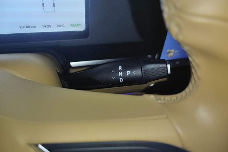 Used VOYAH Dream 2025 PHEV Four-Wheel-Drive Flagship Kunpeng Edition Gear Lever