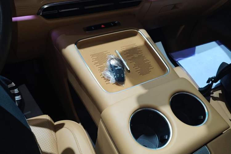 Used VOYAH Dream 2025 PHEV Four-Wheel-Drive Flagship Kunpeng Edition Gear Lever