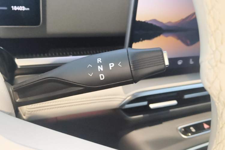 Used VOYAH Dream 2025 PHEV Four-Wheel-Drive Flagship Version – Qiankun Edition Gear Lever