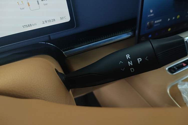 Used VOYAH Dream 2025 PHEV Four-Wheel-Drive Flagship Kunpeng Edition Gear Lever