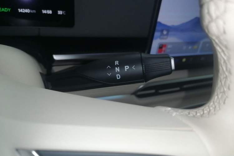Used VOYAH Dream 2025 PHEV Four-Wheel-Drive Flagship Kunpeng Edition Gear Lever