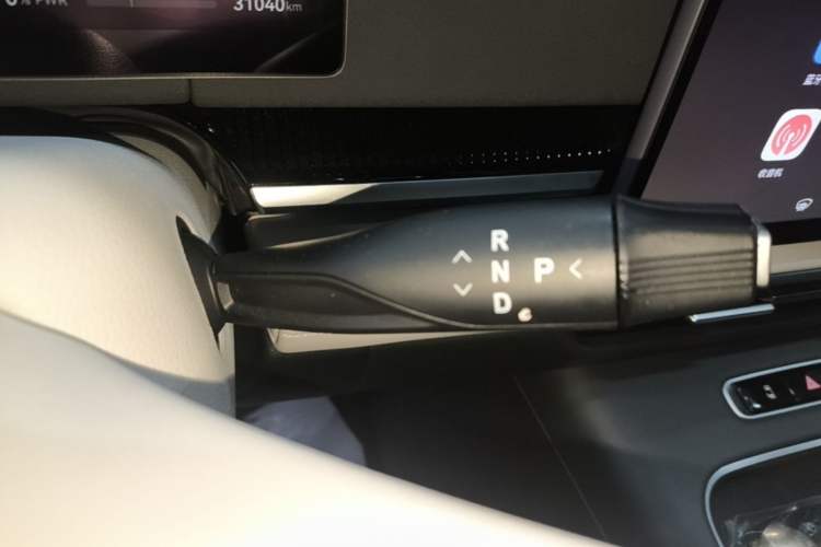Used VOYAH Dream 2025 EV Four-Wheel-Drive Flagship Qiankun Version Gear Lever