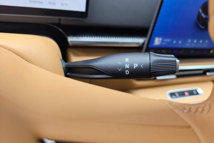 Used VOYAH Dream 2025 PHEV Four-Wheel-Drive Flagship Kunpeng Edition Gear Lever