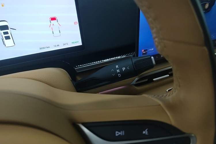 Used VOYAH Dream 2025 PHEV Four-Wheel-Drive Flagship Kunpeng Edition Gear Lever