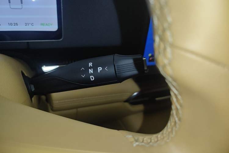 Used VOYAH Dream 2025 PHEV Four-Wheel Drive Prestige Kunpeng Edition Gear Lever