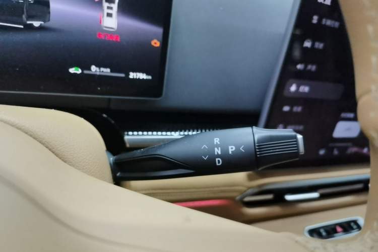 Used VOYAH Dream 2025 PHEV Four-Wheel Drive Prestige Qiankun Edition Gear Lever